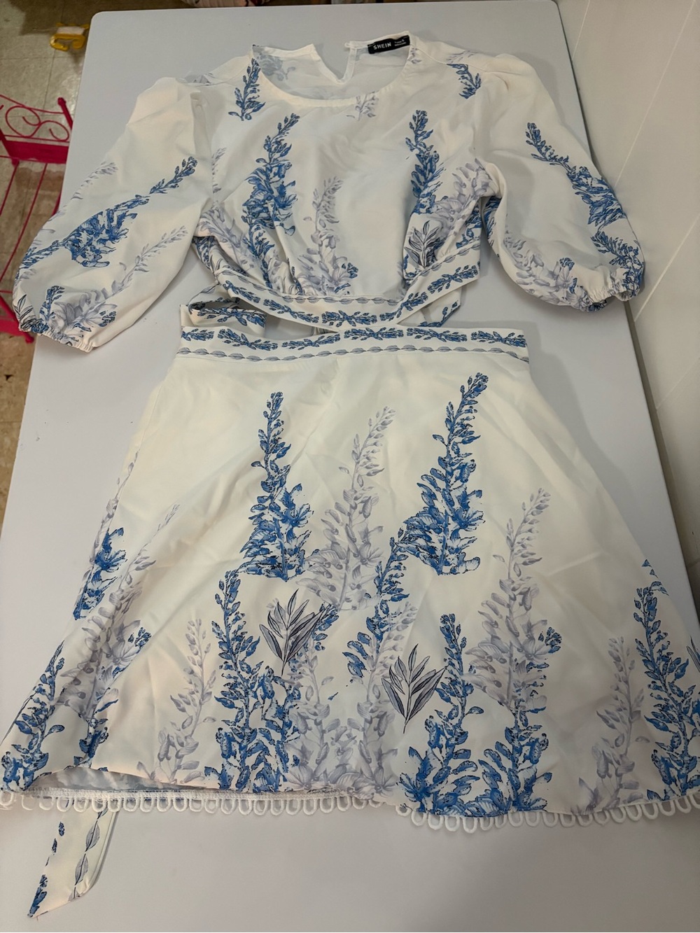 SHEIN White Two-Piece Floral Set with Blue Print